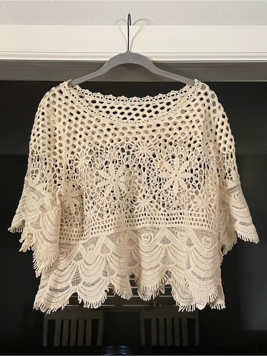 Tops - Cream Lace Top ~ Like New